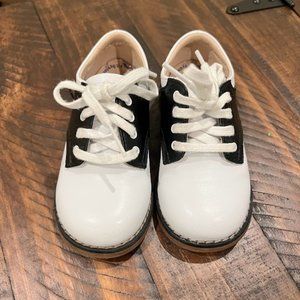 Footmates black and white cheer saddle shoe-Size 7